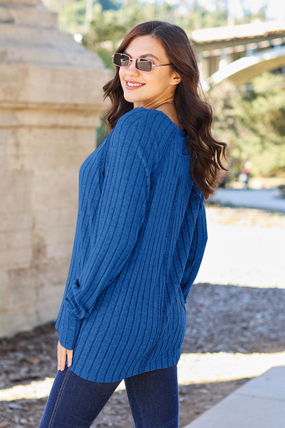 Ribbed knit top with round neck and long sleeves