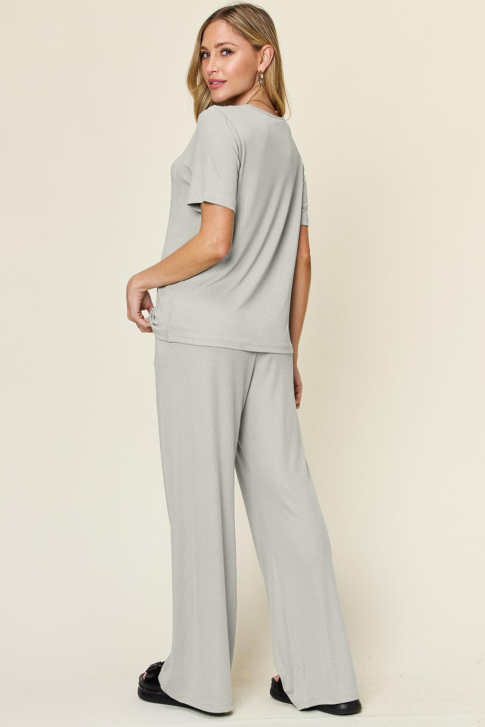 Round-Neck short-sleeve t-shirt and wide-leg pants