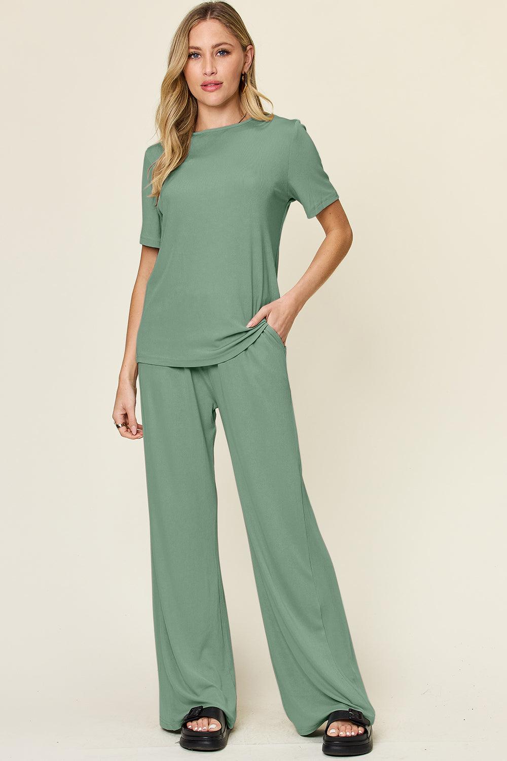 Round-Neck short-sleeve t-shirt and wide-leg pants