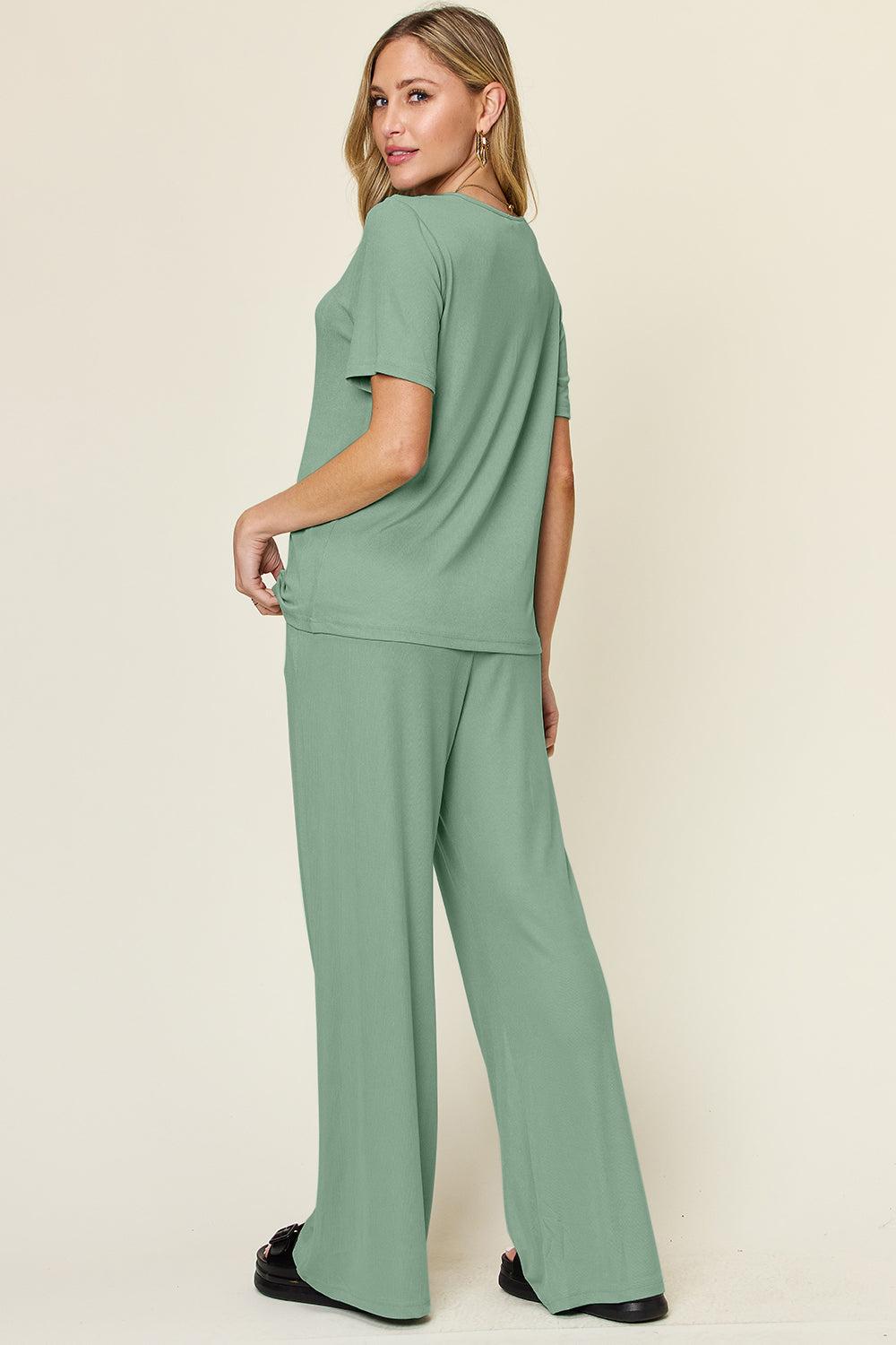 Round-Neck short-sleeve t-shirt and wide-leg pants