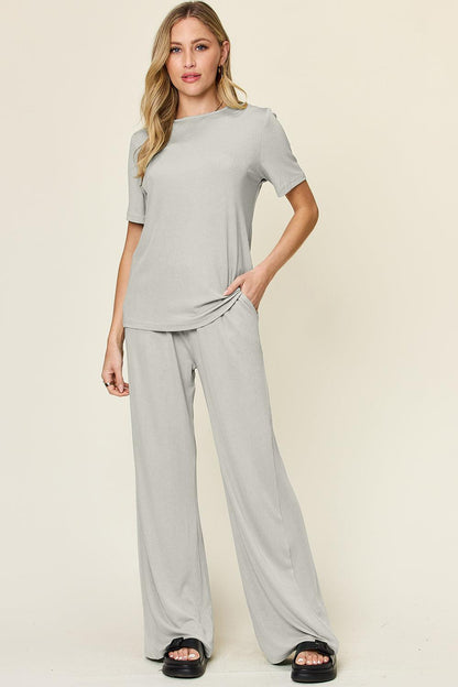 Round-Neck short-sleeve t-shirt and wide-leg pants