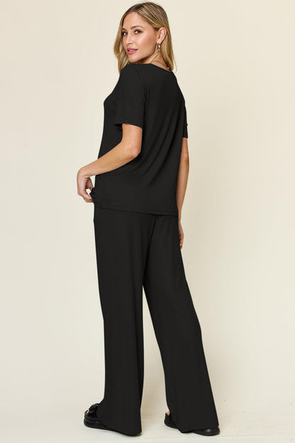 Round-Neck short-sleeve t-shirt and wide-leg pants