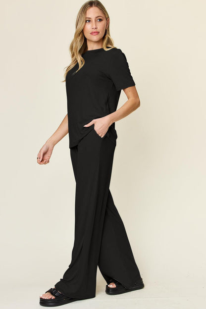 Round-Neck short-sleeve t-shirt and wide-leg pants