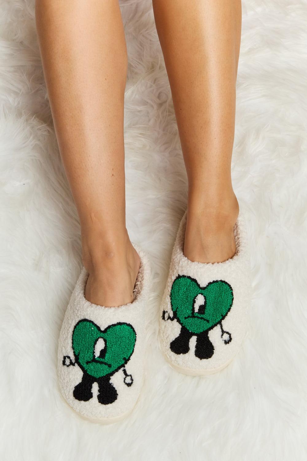 Love Heart Print Plush Slippers