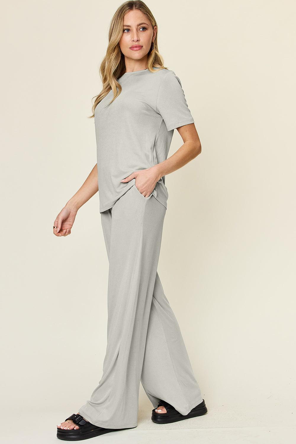 Round-Neck short-sleeve t-shirt and wide-leg pants