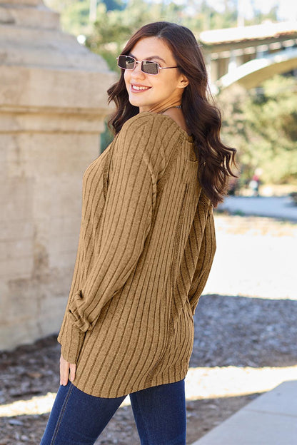 Ribbed knit top with round neck and long sleeves