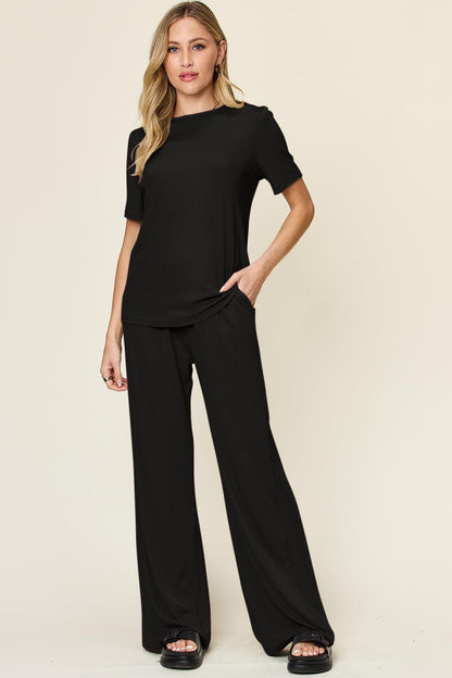 Round-Neck short-sleeve t-shirt and wide-leg pants